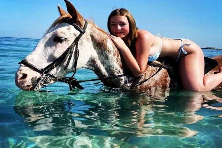 Hurghada: 3 Hours Horse Riding with Swimming